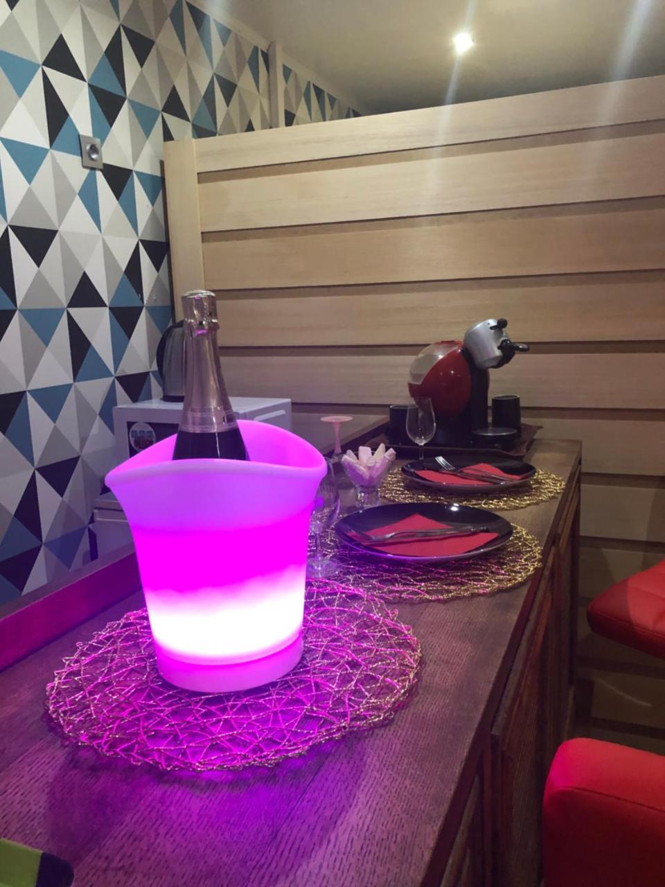 Spabyelleetlui Spa Rouge Ou Bleu Mouscron Exterior foto