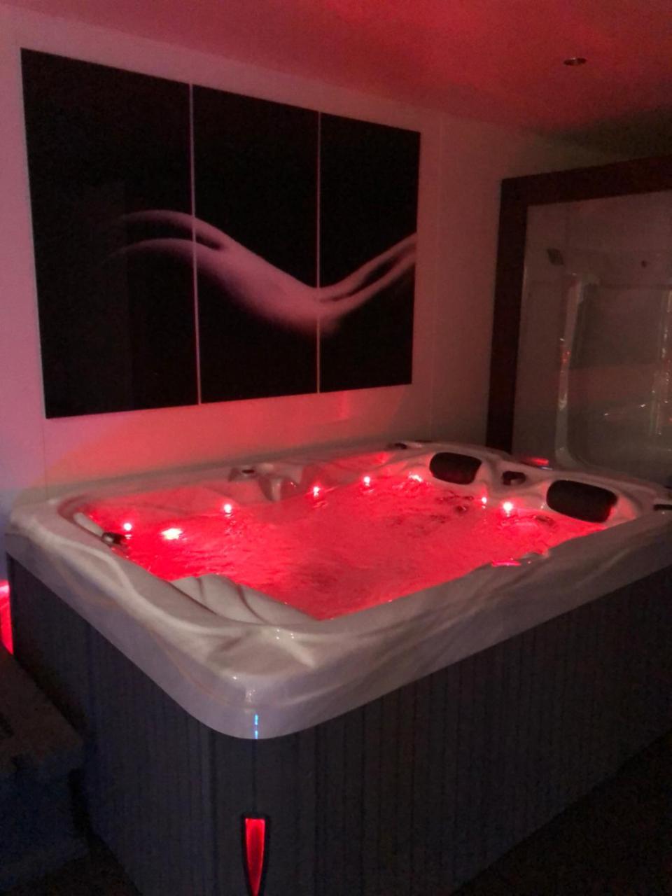 Spabyelleetlui Spa Rouge Ou Bleu Mouscron Exterior foto